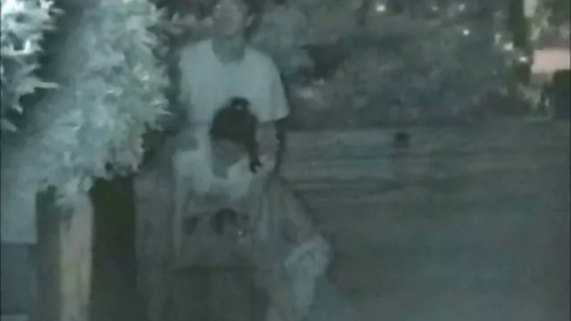شلخته عمومی سكس بدون فيلتر در یک بار شلوغ در هنگام تحقیر کوبید