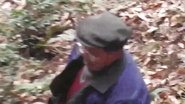 نوجوان بلوند در حالی که انگشتان بیدمشک خود کلیپ سکسی بدون فیلتر را می گیرد، ریزه ریز می کند