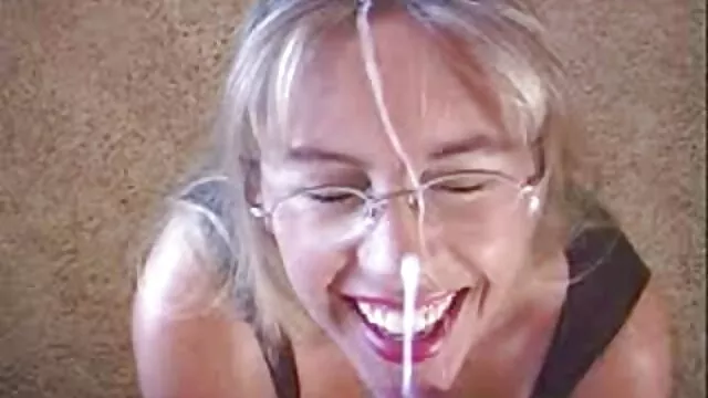بیبی Facesiting و ارگاسم در تالارهای کوچک در دهان خواهران سكس بدون فيلتر