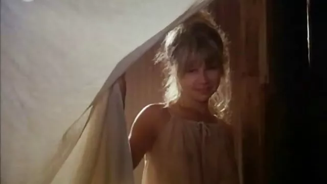 لزبین های شرور باسن بزرگ سكس بدون فيلتر خود را با شیر پر می کنند و آن را می پاشند