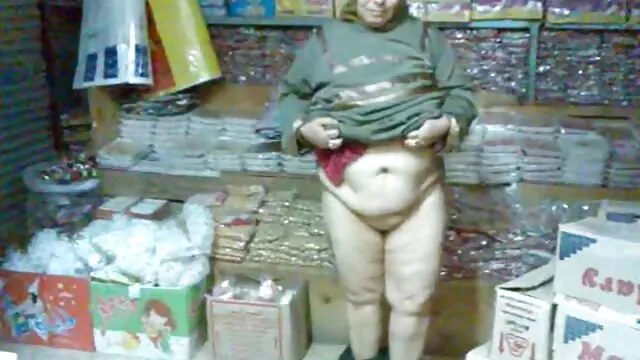 میلف سبزه ی بی تنه در فیلم POV یک دیک دانلود فیلم سکسی بدون فیلتر بزرگ در گلویش می کشد