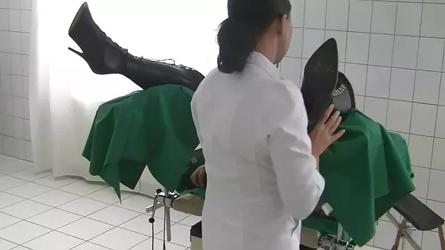 بیدمشک لزبین milf لیسیده شده توسط دو بلوند داغ فیلم سکسی با فیلتر