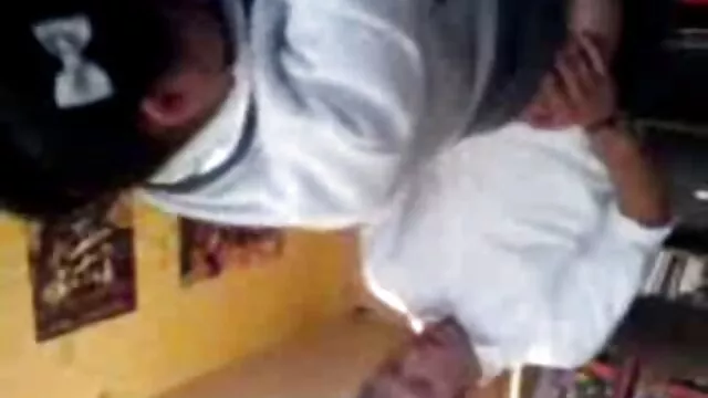 Handjob به اندازه فیلتر شکن برای سکس کافی خوب است که از آن لذت ببرید و از لحظه لذت ببرید