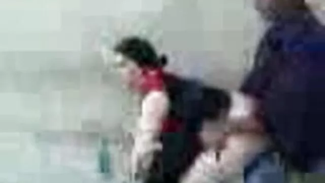 MILF فیلتر شکن برای سکس مونتی بلوند بی تنه، الاغ بزرگ خود را روی یک دیک سخت پرتاب می کند