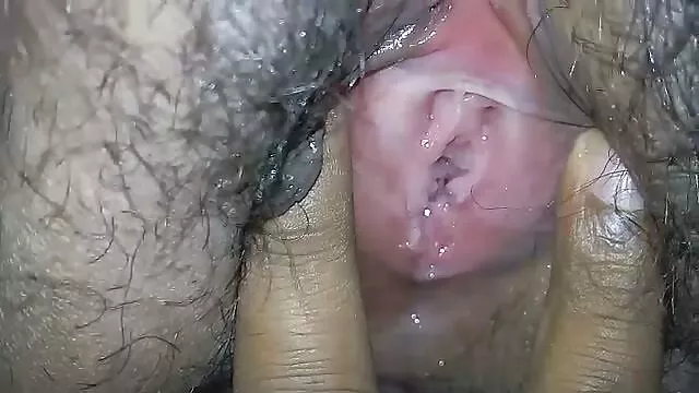 سه نفری داستان سکس بدون فیلتر شکن میلف بالغ و بی تنه با نوجوانان شاخ روی تخت