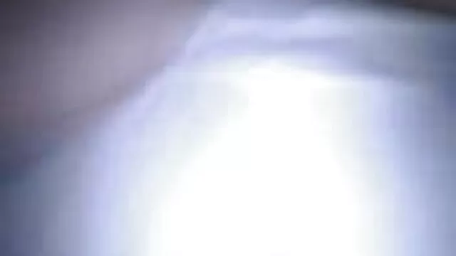 نوجوان سبزه دمیدن دونگ سكس بدون فيلتر دستی به پوو می دهد