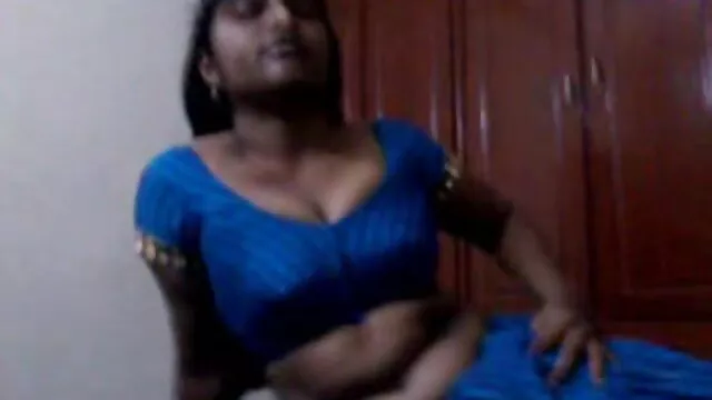 میلف بیدمشک خود را به صورت شوهرش هل می دهد sexبدون فیلتر و دیک خود را سوار می کند